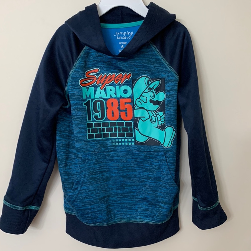 Super Mario hoodie boys size 6 smoke-free